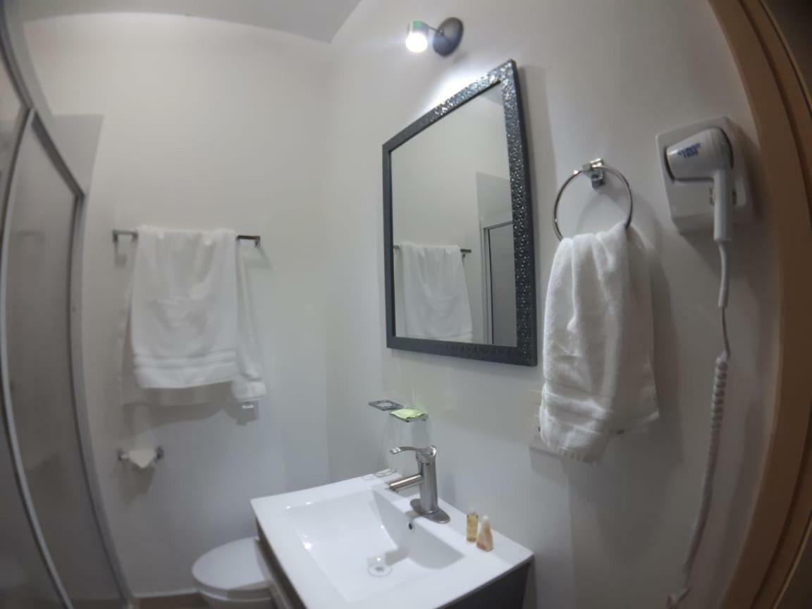 拉巴斯Nuevos Departamentos Centro Historico A 200 Mts Del Malecon公寓 外观 照片